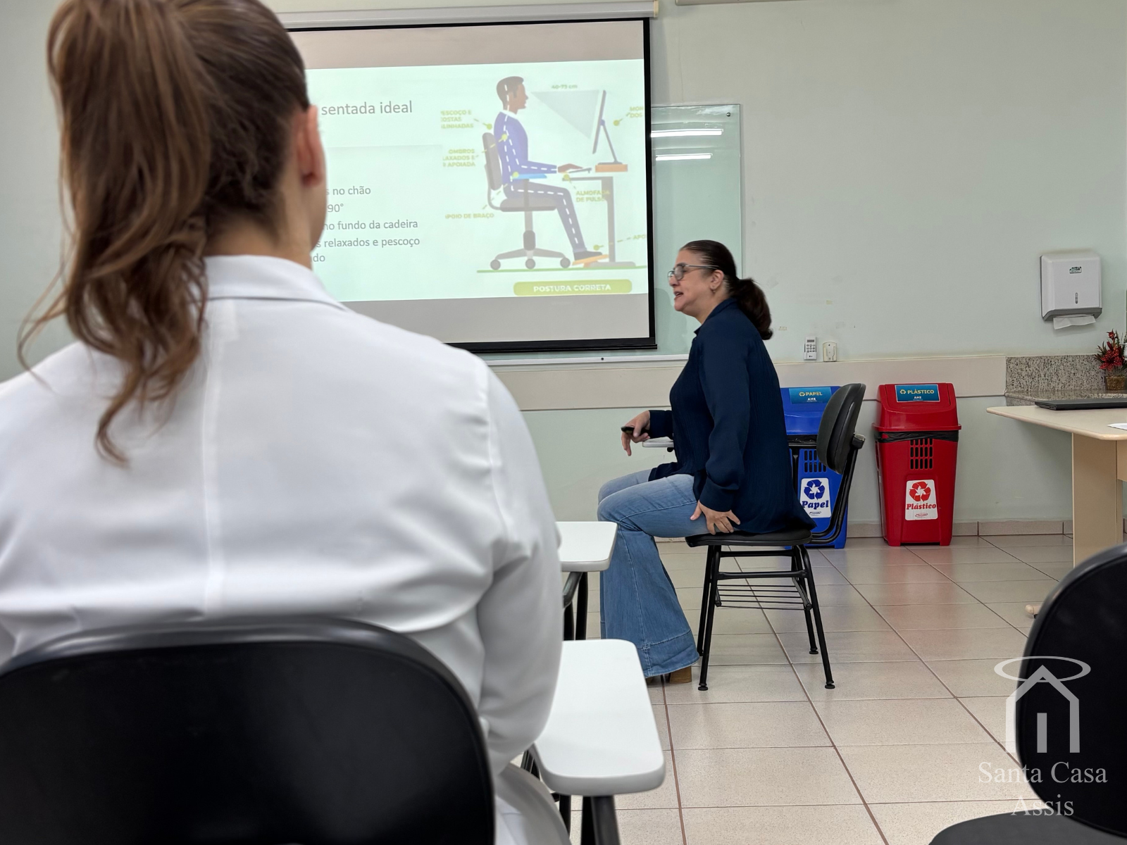 AME Assis realiza campanha sobre Ergonomia para colaboradores